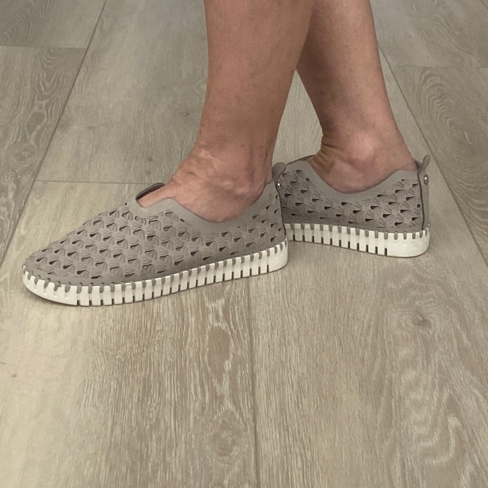 Nuture Meetin Loafer.  Like new.